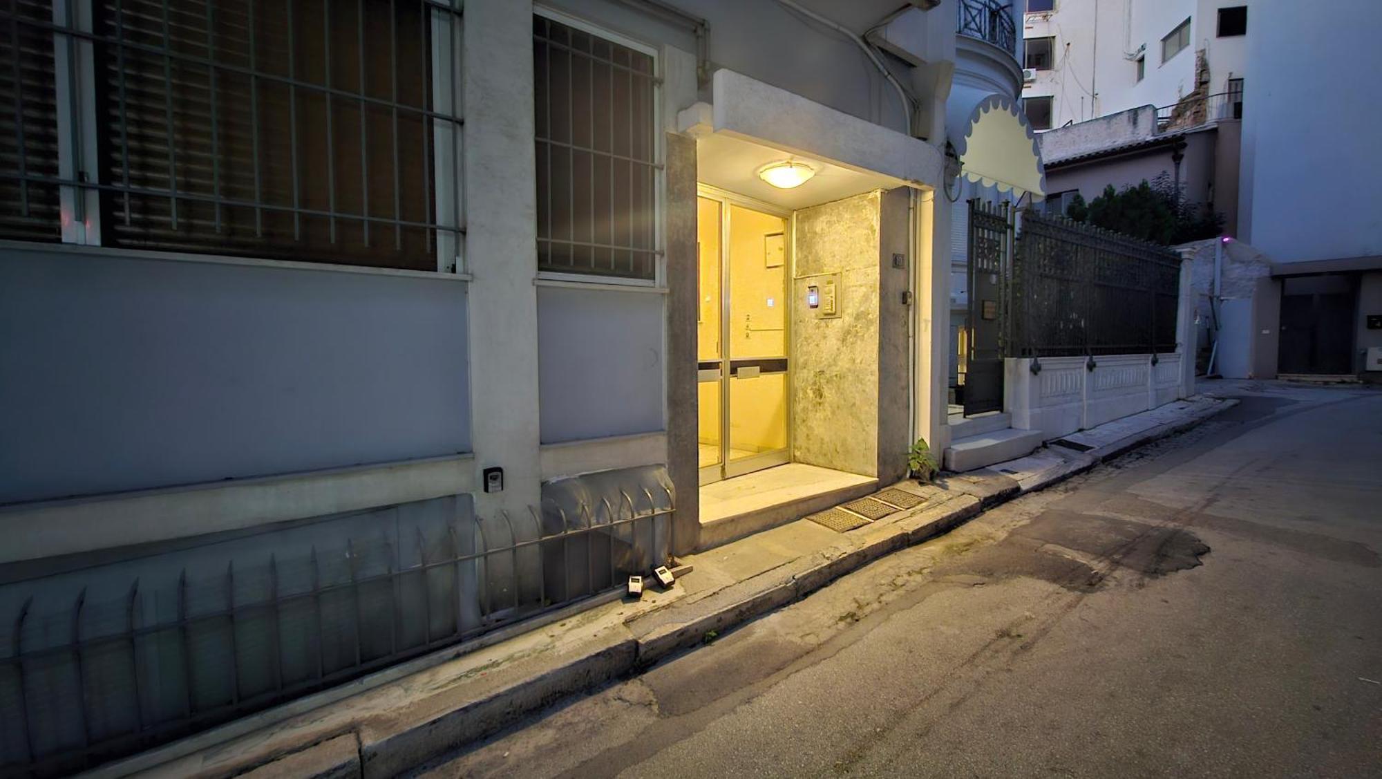 Apartamento A Place 4 U Under Acropolis Atenas Exterior foto